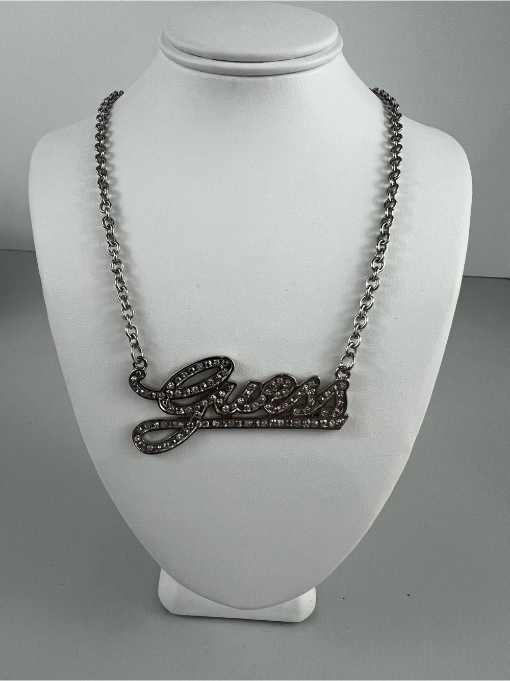 GUESS Silver Rhinestone Script Nameplate Pendant Necklace with OG Box - Picture 3 of 8